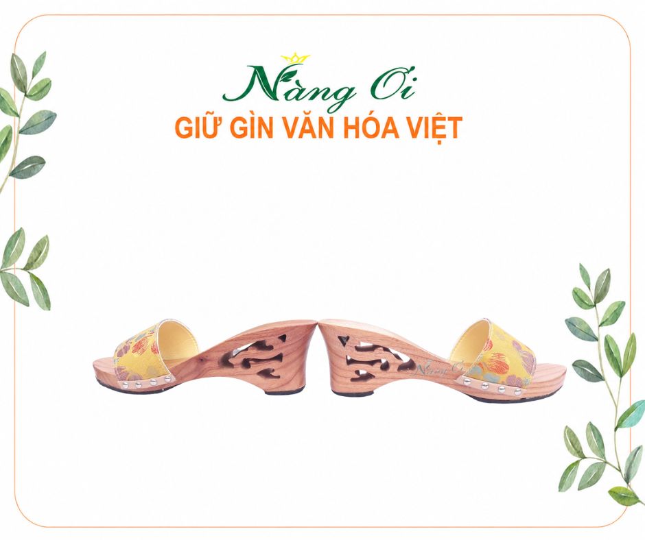 guốc lọng truyền thống kết hợp với quai gấm vàng rức rỡ